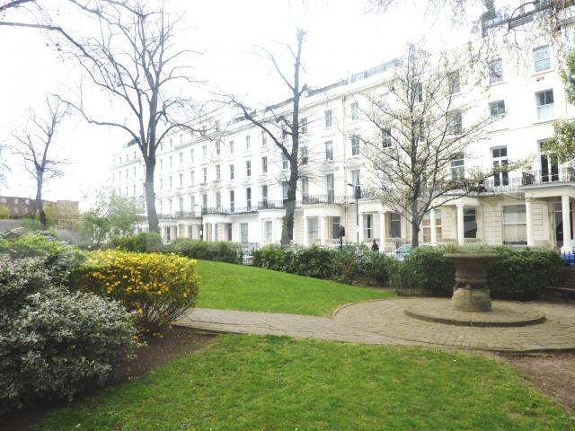 Good size three bed in notting hill with access to a private patio St Stephens Gardens , Notting Hill